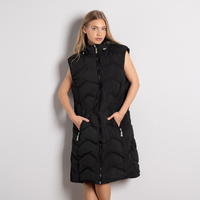 Черно дамско ватирано елече с махаща се качулка и декоративни копчета отстрани – стилен и практичен модел за студените дни