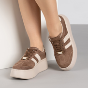 Кафяви дамски кецове от естествен велур – олекотена подметка за комфорт и стил, подходящи за ежедневно носене