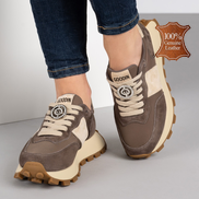 Кафяви дамски кецове от естествена кожа с дебела подметка и златисти акценти-ежедневен комфорт