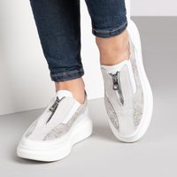 Бели дамски обувки от естествена кожа с модерна апликация от кожа на олекотено ходило с шита подметка с цип