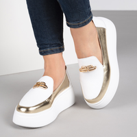 Бели дамски обувки със златни детайли на платформа от естествена кожа с метална апликация –ежедневен комфорт