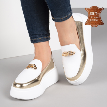 Бели дамски обувки със златни детайли на платформа от естествена кожа с метална апликация –ежедневен комфорт