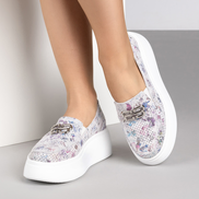 Цветни дамски обувки на платформа от естествена кожа с декоративна перфорация и метална апликация – ежедневен комфорт