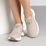 Тъмнобежови дамски маратонки от естествена кожа със стабилна подметка и елегантна метална декорация