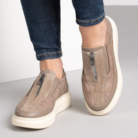 Бежови дамски обувки от естествена кожа с модерна апликация от кожа на олекотено ходило с шита подметка с цип