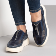 Сини дамски обувки от естествена кожа с модерна апликация от кожа на олекотено ходило с шита подметка с цип