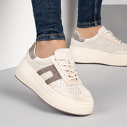 Бежови дамски кецове от естествена кожа с декоративна перфорация, кафяви детайли и олекотена модерна подметка