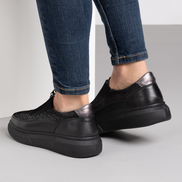 Черни дамски обувки от естествена кожа с модерна апликация от кожа на олекотено ходило с шита подметка с цип