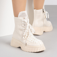 Бежови дамски боти от еко кожа с дебела подметка и пухкав език – модерна визия и комфорт