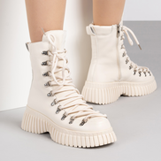 Бежови дамски боти с връзки – стилен и удобен модел за зимата