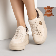 Бежови дамски велурени кецове с лека платформа и елегантен златист детайл