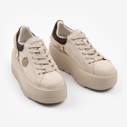 Бежови дамски велурени кецове с лека платформа и елегантен златист детайл