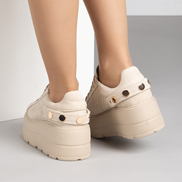 Бежови дамски велурени кецове с перфорация и удобна платформа