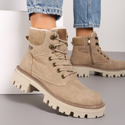 Бежови дамски зимни боти с топъл хастар и грайферна подметка