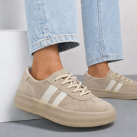 Бежови дамски кецове от естествена кожа с дебели подметки и бели акценти