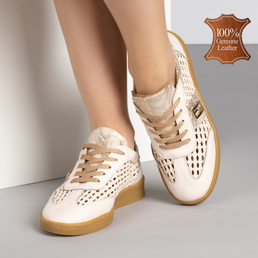 Бежови дамски кецове от естествена кожа със златист акцент