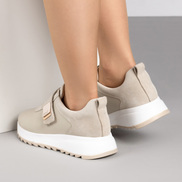 Бежови дамски кожени маратонки с велкро – удобство и стил за всеки ден