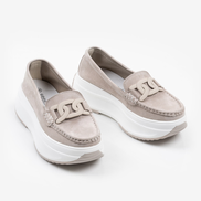 Бежови дамски мокасини от естествен велур на платформа