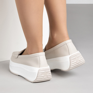 Бежови дамски мокасини от естествена кожа на платформа