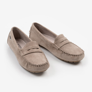 Бежови дамски мокасини със стелка от естествена кожа