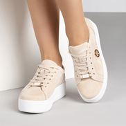 Бежови дамски обувки от естествена кожа с бяла подметка и метална декорация