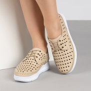 Бежови дамски обувки с перфорация от естествена кожа – ортопедична подметка