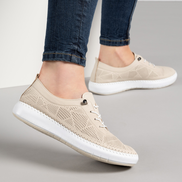 Бежови дамски спортни обувки от естествена кожа и ортопедична шита лека  подметка за ходене