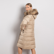 Бежово дълго дамско зимно яке с махаща се качулка и пух Mдо3XL