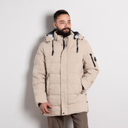 Бежово мъжко дълго ватирано яке с качулка – тип парка, модерно и топло за зимата.