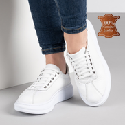 Бели дамски кецове от естествена кожа с шита анатомична подметка – комфорт и качество