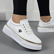 Бели дамски кецове от естествена кожа със шита олекотена подметка и украса пчела