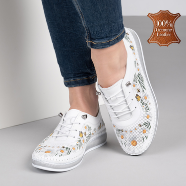 Бели дамски кожени обувки с ортопедично ходило и ластични връзки