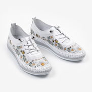 Бели дамски кожени обувки с ортопедично ходило и ластични връзки