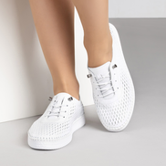 Бели дамски кожени обувки с ортопедично ходило, ластични връзки и перфорация