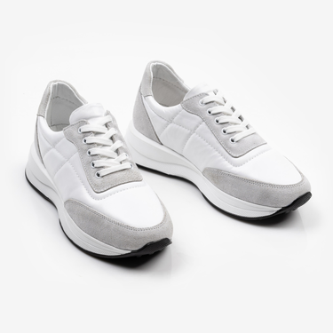 Бели дамски маратонки от естествена кожа с олекотена комфортна подметка и стилна визия