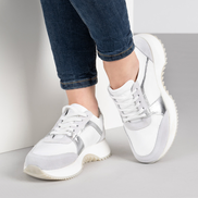 Бели дамски маратонки от естествена кожа със сребристи детайли и стабилна подметка