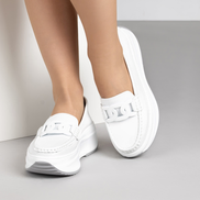 Бели дамски мокасини от естествена кожа на платформа