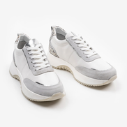 Бели дамски спортни обувки от естествена кожа с комфортна подметка