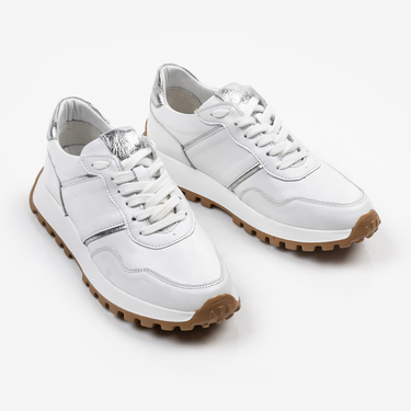 Бели дамски спортни обувки от естествена кожа със сребристи акценти и ортопедично ходило