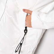 Бяло дамско яке – водоустойчиво, ветрозащитно, със сваляща се качулка
