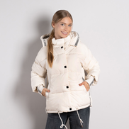 Бяло дамско яке с надписи и украсени елементи