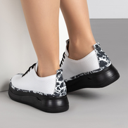 Дамски бели кецове от естествена кожа с перфорация