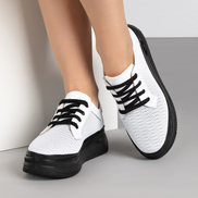 Дамски бели кецове от естествена кожа с перфорация, олекотена черна подметка