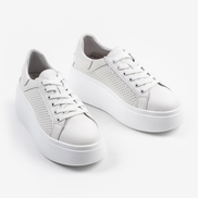 Дамски бели кожени кецове с перфорация и дебела подметка от естествена кожа