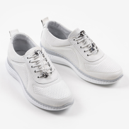 Дамски бели обувки от естествена кожа с ортопедична подметка и декоративна перфорация