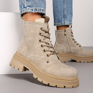 Дамски боти в бежово с грайферна подметка – стил и комфорт