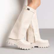 Дамски ботуши в бежово – стил и комфорт на лека подметка