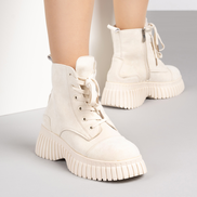 Дамски велурени боти в цвят бежов – удобство и стил в едно