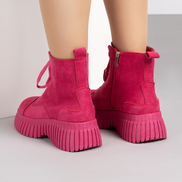 Дамски велурени боти в цвят фуксия – удобство и стил в едно