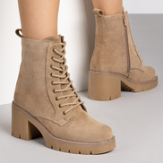 Дамски велурени боти на ток в бежов цвят